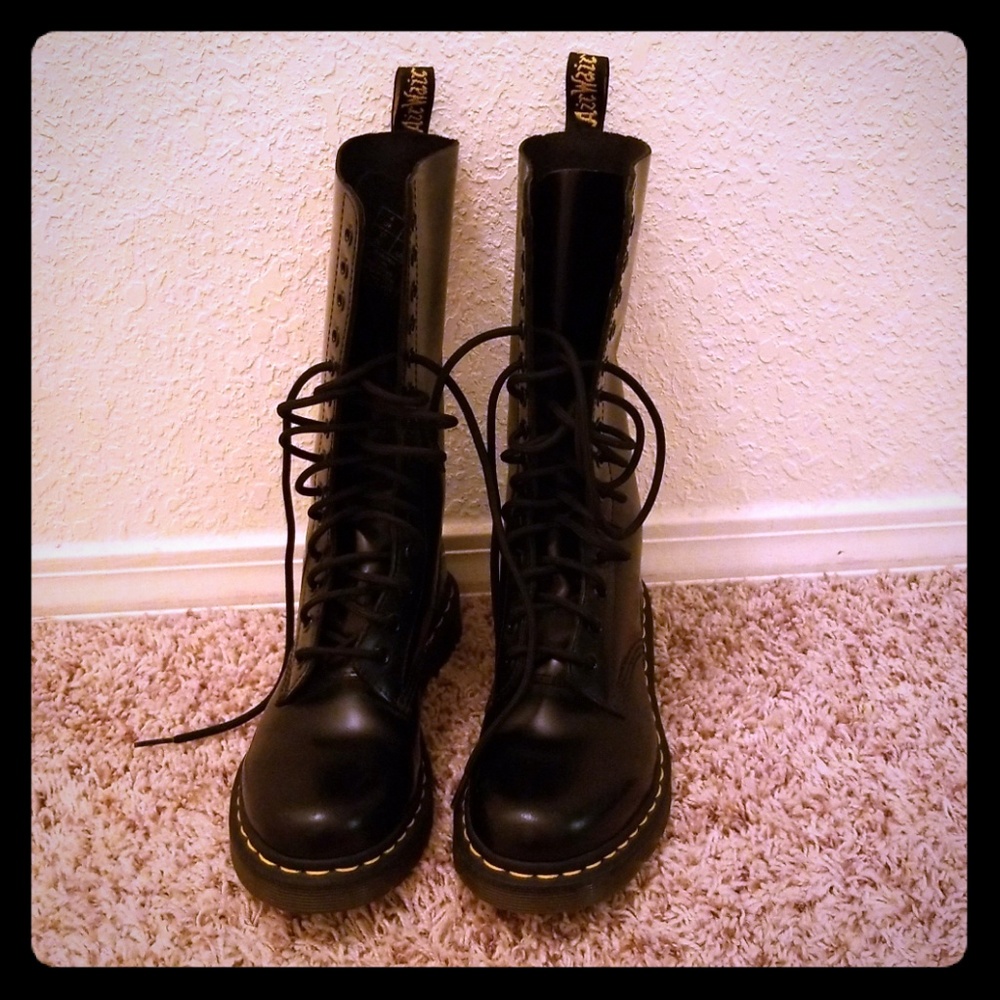 Dr. Martin's 14-eye 1914 smooth black boots